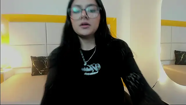 NiccolleHall online show from February 20, 1:34 pm