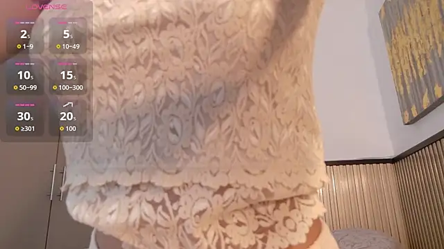 Scarlet Vixen  online show from March 4, 2:01 pm