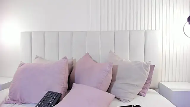 sweet shanaia online show from June 4, 9:52 pm