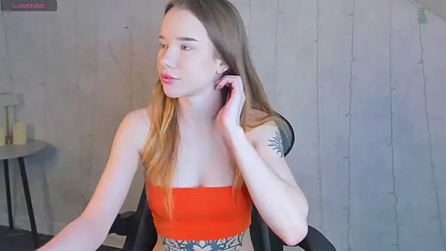 Nicole Vasquez online show from April 3, 1:14 am