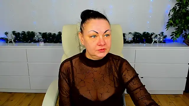 IrissMoon online show from January 17, 8:11 am