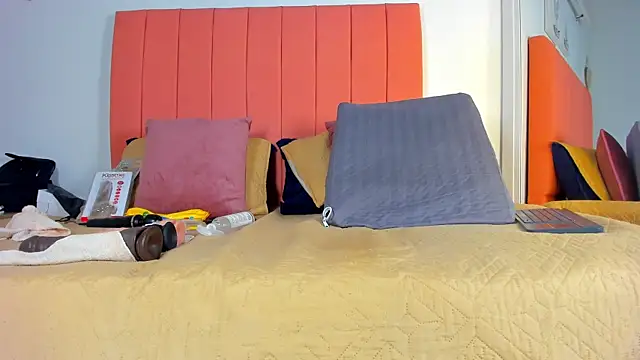 rose thompson19 online show from March 31, 8:53 pm