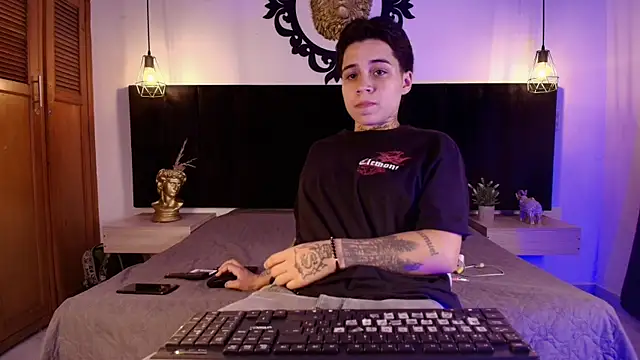 Parker Noah online show from January 17, 8:05 pm