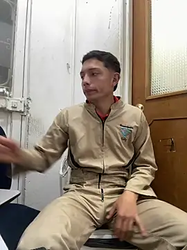 santiObrero online show from May 12, 9:54 pm