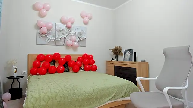 sweet bl0nde online show from February 14, 9:00 am