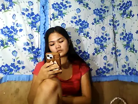 PinaySkinnyJust18 online show from April 3, 9:02 pm