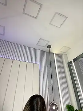 JuliaColemann online show from April 10, 12:00 pm