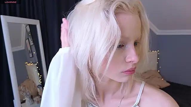 Naomi Demio online show from March 25, 12:41 pm