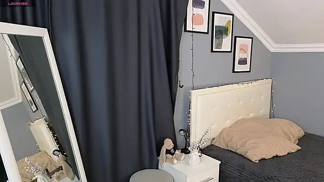 Naomi Demio online show from March 27, 12:17 pm