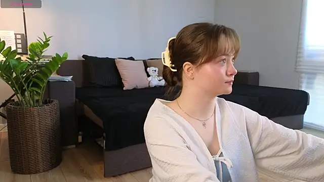 MillaKowal online show from April 5, 12:15 pm