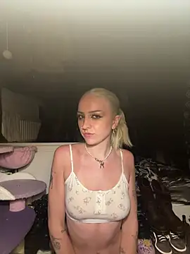 bambibabyy online show from June 13, 9:01 pm