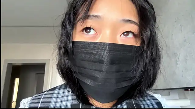 SweetMiaXO online show from April 13, 10:21 pm