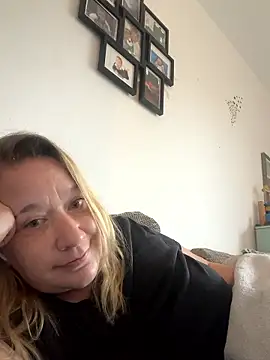 T3ufelsweib online show from January 19, 9:27 am