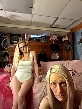 BeautifulFire23 online show from February 24, 5:33 pm