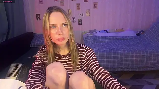 DellaCampbell online show from April 29, 6:13 pm