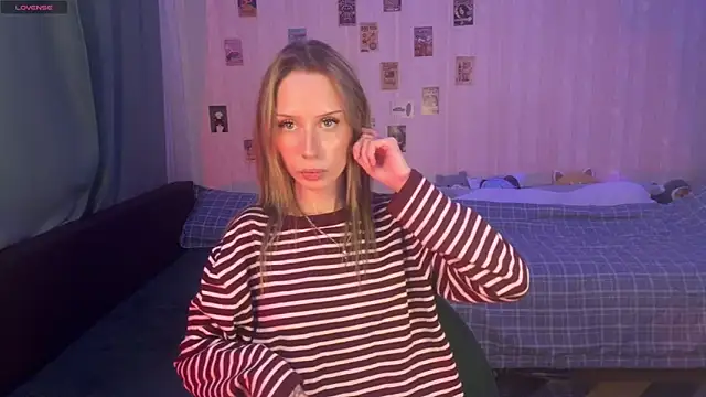 DellaCampbell online show from April 29, 4:09 pm