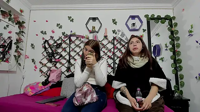 playful-girls online show from February 5, 12:30 pm