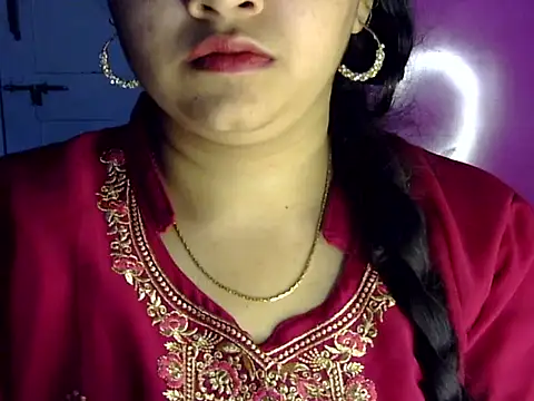 Cute Aliyaa online show from July 12, 2:18 pm