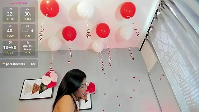 PauleteW10 online show from February 14, 1:13 pm