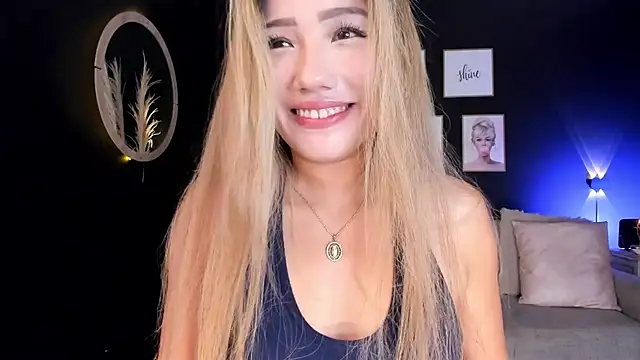 Isa cortes  online show from April 17, 1:35 pm