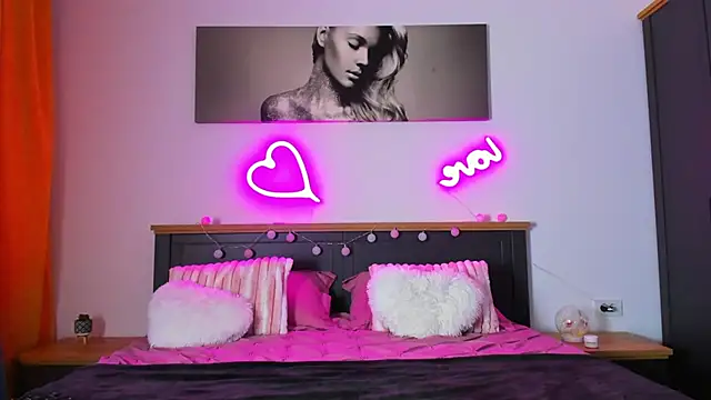 babybluesin online show from April 4, 8:24 am