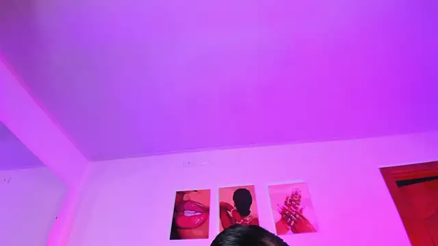 Isabella Moon9 online show from March 31, 1:00 pm