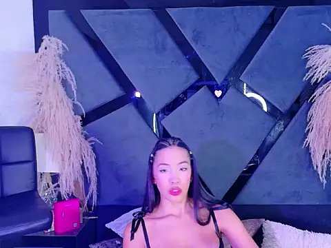 KylieWhitee online show from March 19, 1:59 pm