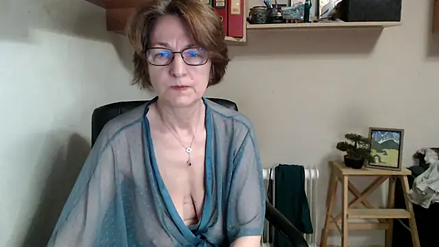 katemodel online show from May 18, 7:36 am