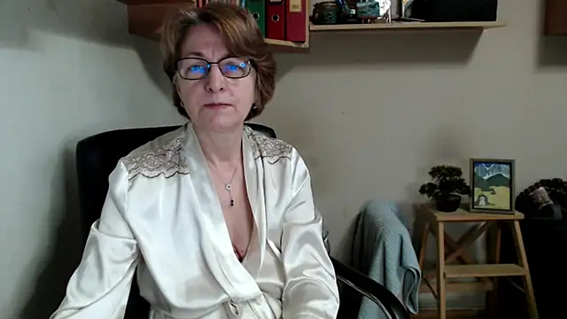 katemodel online show from April 5, 8:46 am