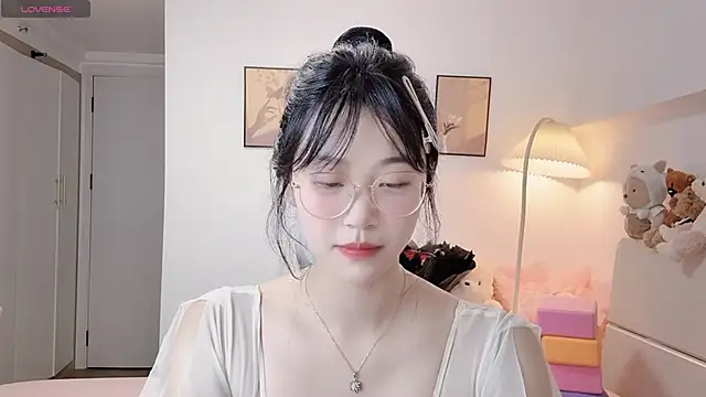 Luminous4173 online show from May 25, 1:43 pm