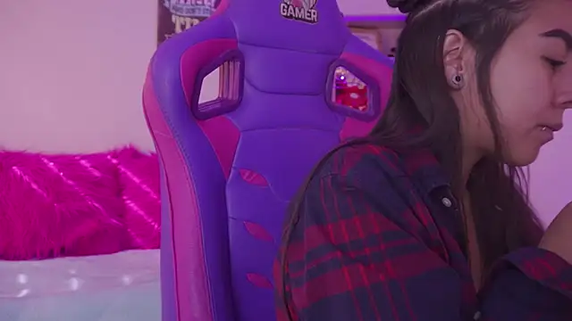 mavi boo online show from February 4, 8:01 pm