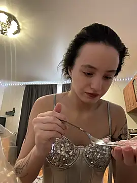 MiaTee online show from February 1, 3:49 am