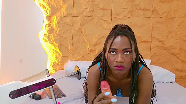 Nahomi Williams  online show from April 1, 1:01 pm