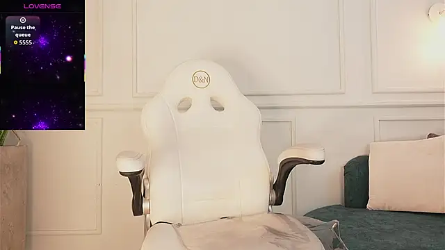 Lia Velez  online show from February 20, 3:49 am