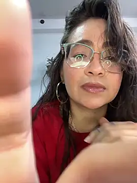 alisbloom online show from February 6, 6:11 pm