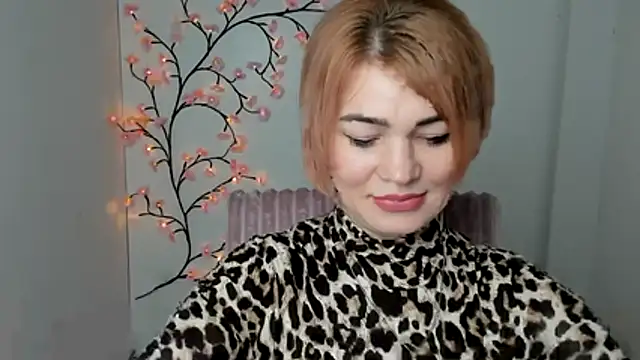 CuttieEmma online show from April 4, 6:01 am