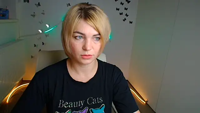 CuttieEmma online show from August 6, 12:01 pm