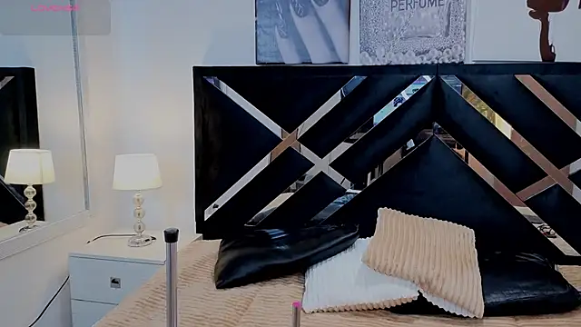 Zoe-yanin online show from April 13, 6:52 pm