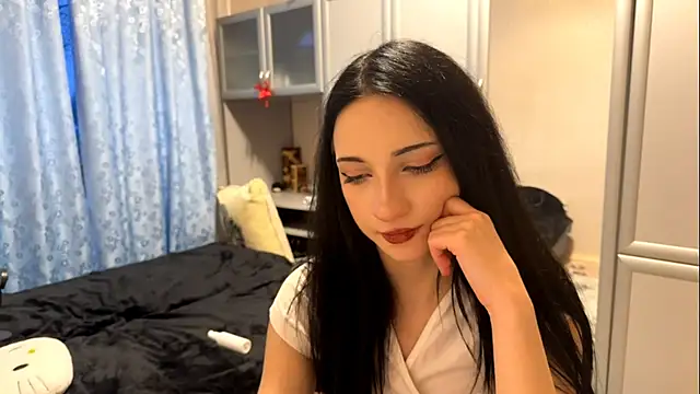 UrBabeLuna online show from February 10, 2:09 pm