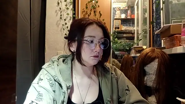 PhoebePalmer online show from February 10, 8:01 pm