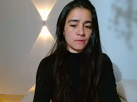 sensualstryp online show from February 10, 1:08 am