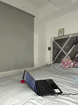 Snapshot of KimCollinss chatting on February 12, 3:30 am KimCollinss online show from February 12, 3:30 am