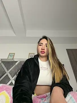 Snapshot of KimCollinss chatting on February 18, 2:10 am KimCollinss online show from February 18, 2:10 am