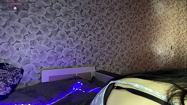 IeshaOsorio online show from March 19, 7:45 am