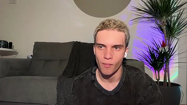 twl8vibe online show from February 23, 6:40 pm