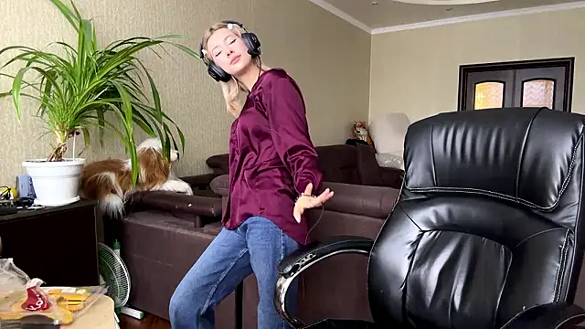 LadyFoxLove online show from February 4, 10:51 am