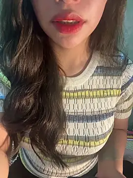 QuynhAnh 2k1 online show from February 11, 8:05 am