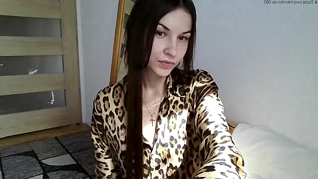 JuliaLovely online show from April 23, 1:57 pm