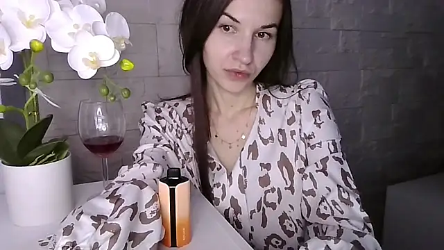 JuliaLovely online show from March 27, 4:51 pm