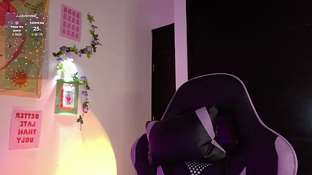 emicute  online show from February 19, 1:54 pm